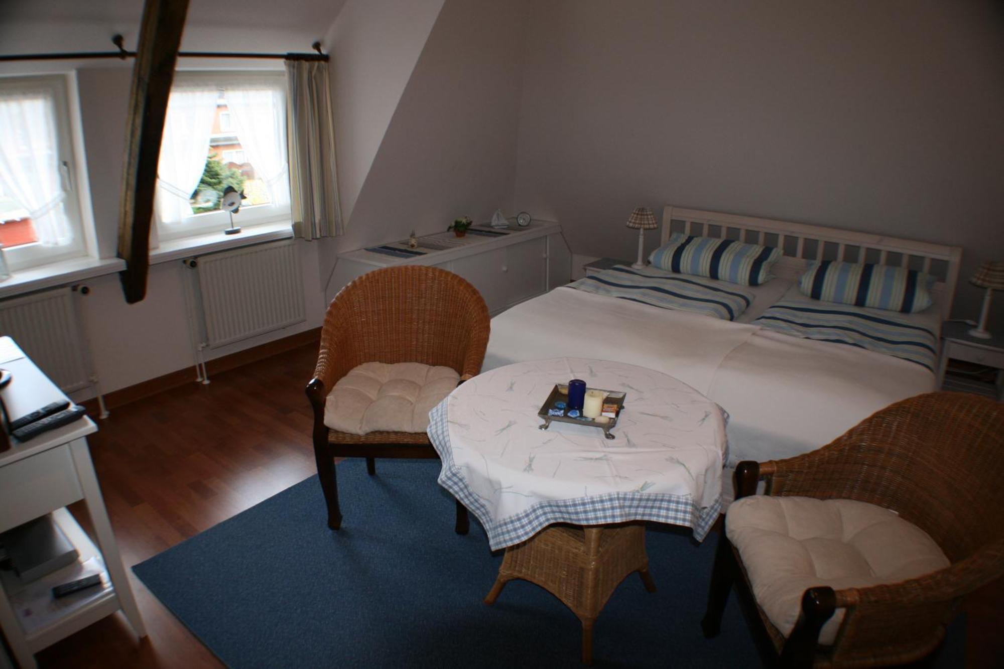 Ferienwohnungen Im Hotel Garni Zur Post Utersum Room photo