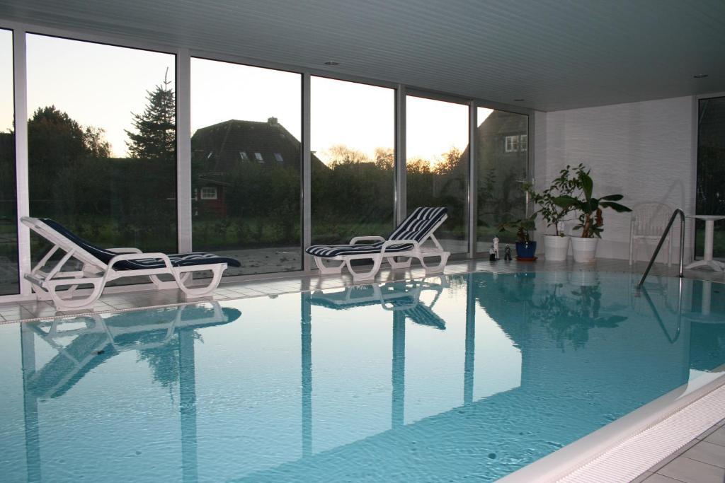 Ferienwohnungen Im Hotel Garni Zur Post Utersum Room photo