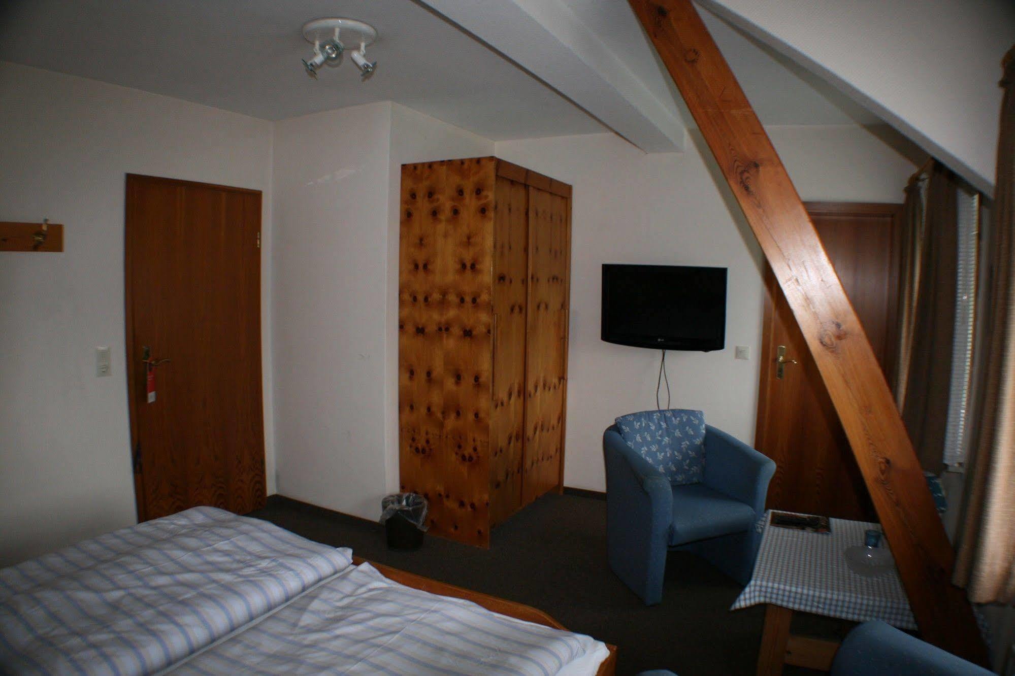 Ferienwohnungen Im Hotel Garni Zur Post Utersum Exterior photo